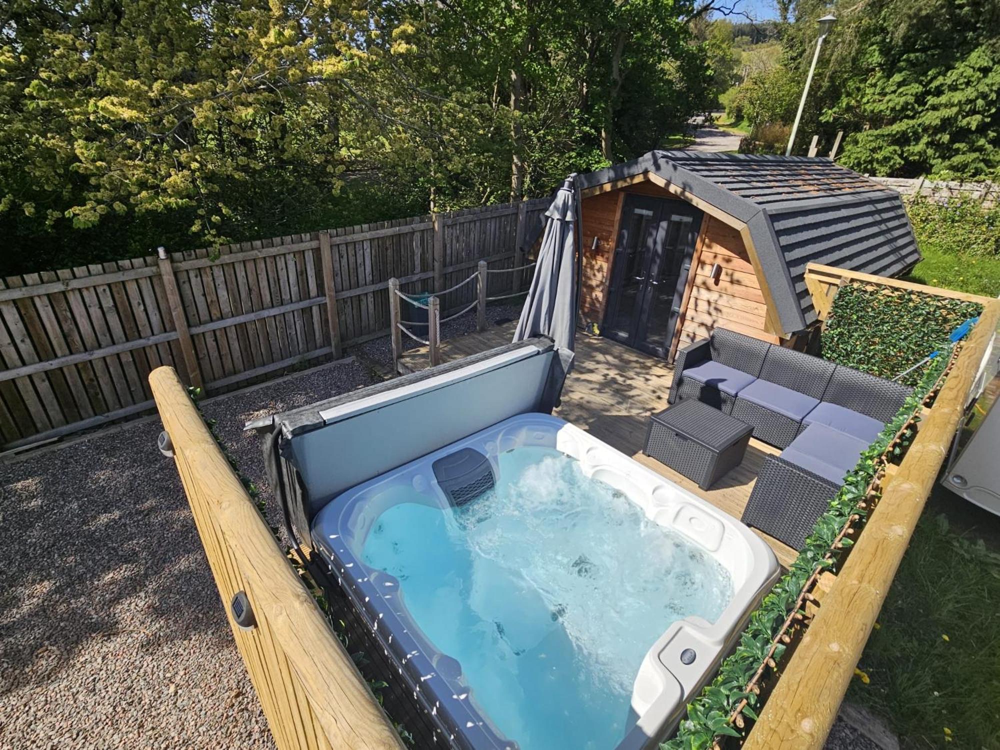 Morvan Pod & Hot Tub Fort William Exteriér fotografie